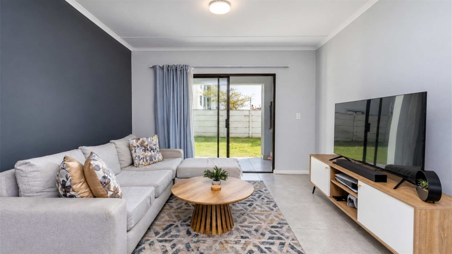 To Let 2 Bedroom Property for Rent in Loucharmante Western Cape